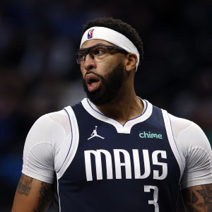 leyu乐鱼全站App下载-浓眉独行侠生涯至今只打了29场 场均20.2分10.8篮板1.8盖帽